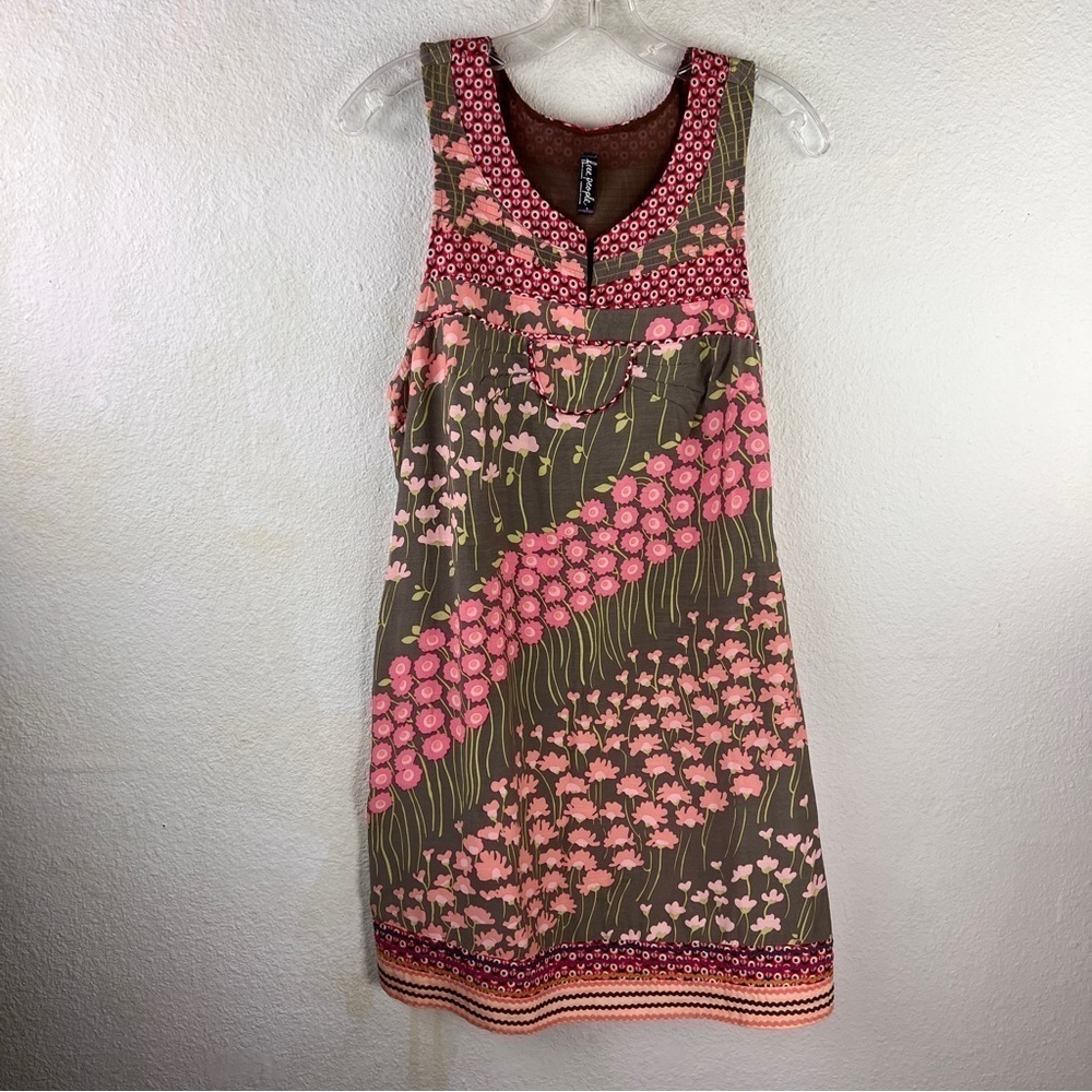 FREE PEOPLE Adorable floral print dress with lots of trim. BOHO. Lined. Size 6